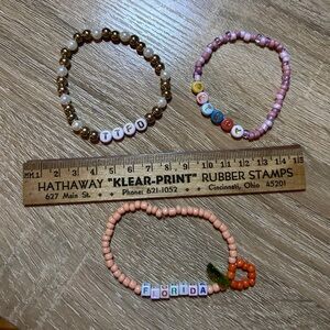 Taylor Swift friendship bracelets